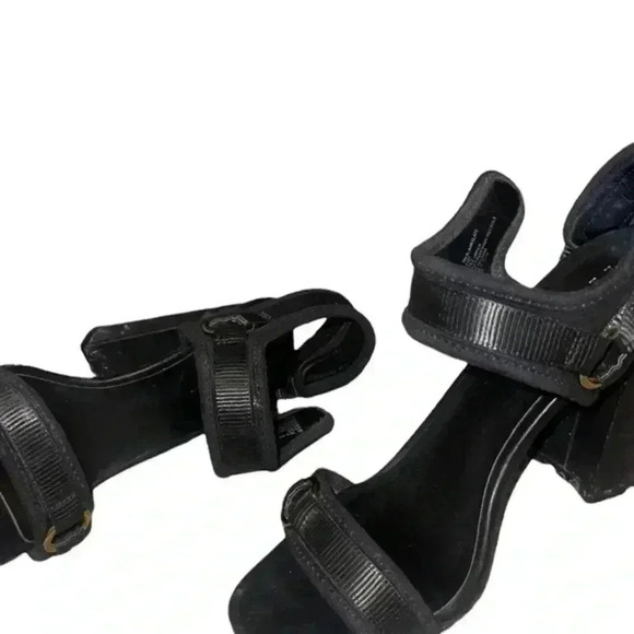 💕TEN💕 Super Cool Black Nicole Miller Strappy Sandals with Gold hardware. - Picture 3 of 4